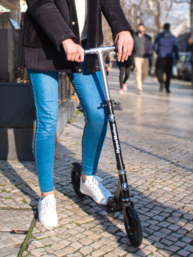 "HyperMotion ROCKSTER" paspirtukas - Juodas