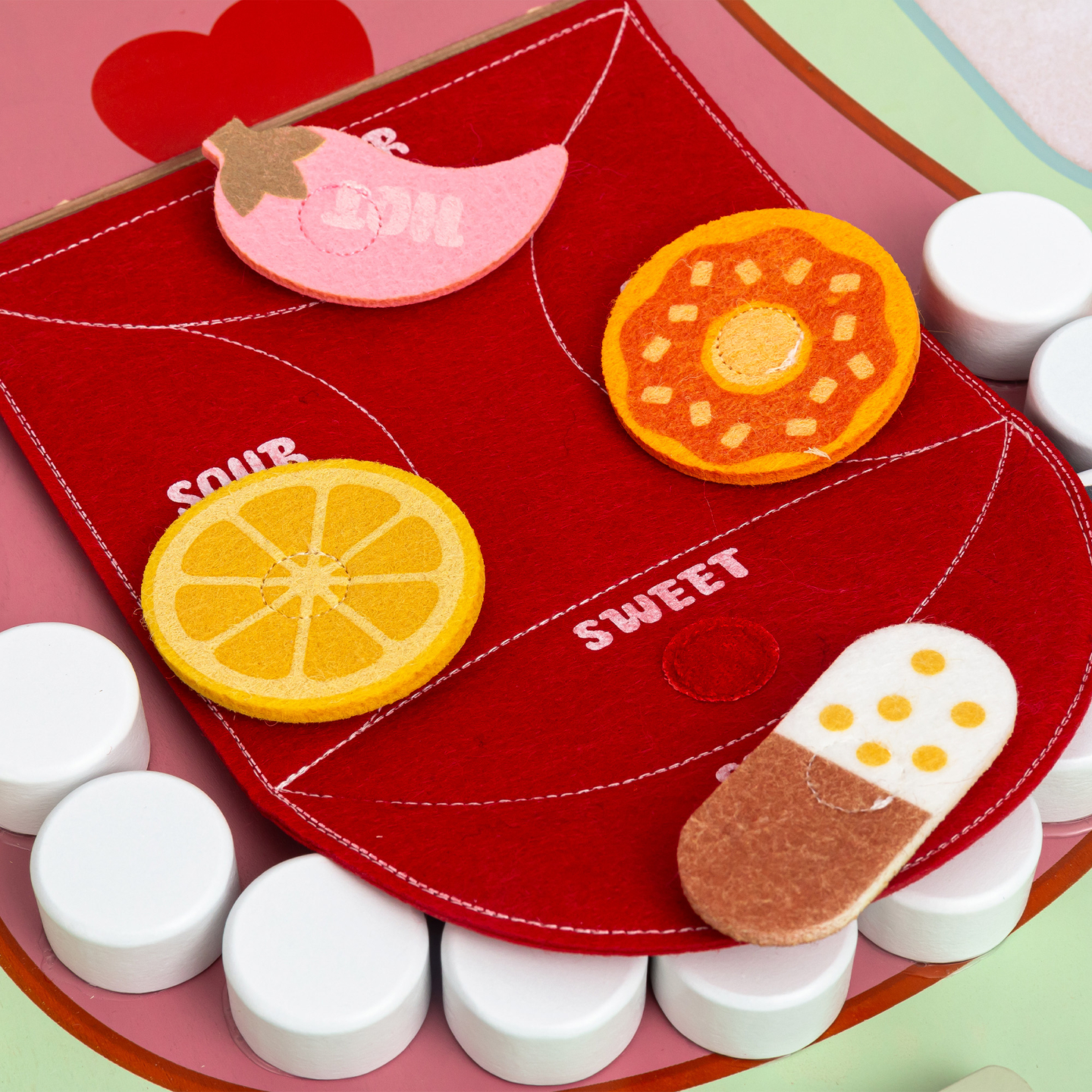 Medinė Montessori edukacinė lenta Mažasis odontologas - dantų šepetėlis, dantų pasta, išimami dantys, veidrodėlis, maistas, mokymosi skoniai