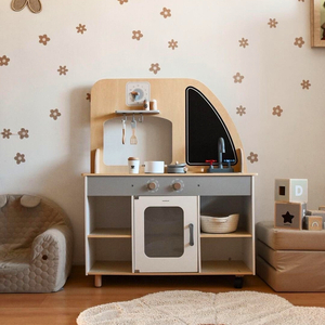 Medinis maisto sunkvežimis ant ratų - virtuvė su priedais