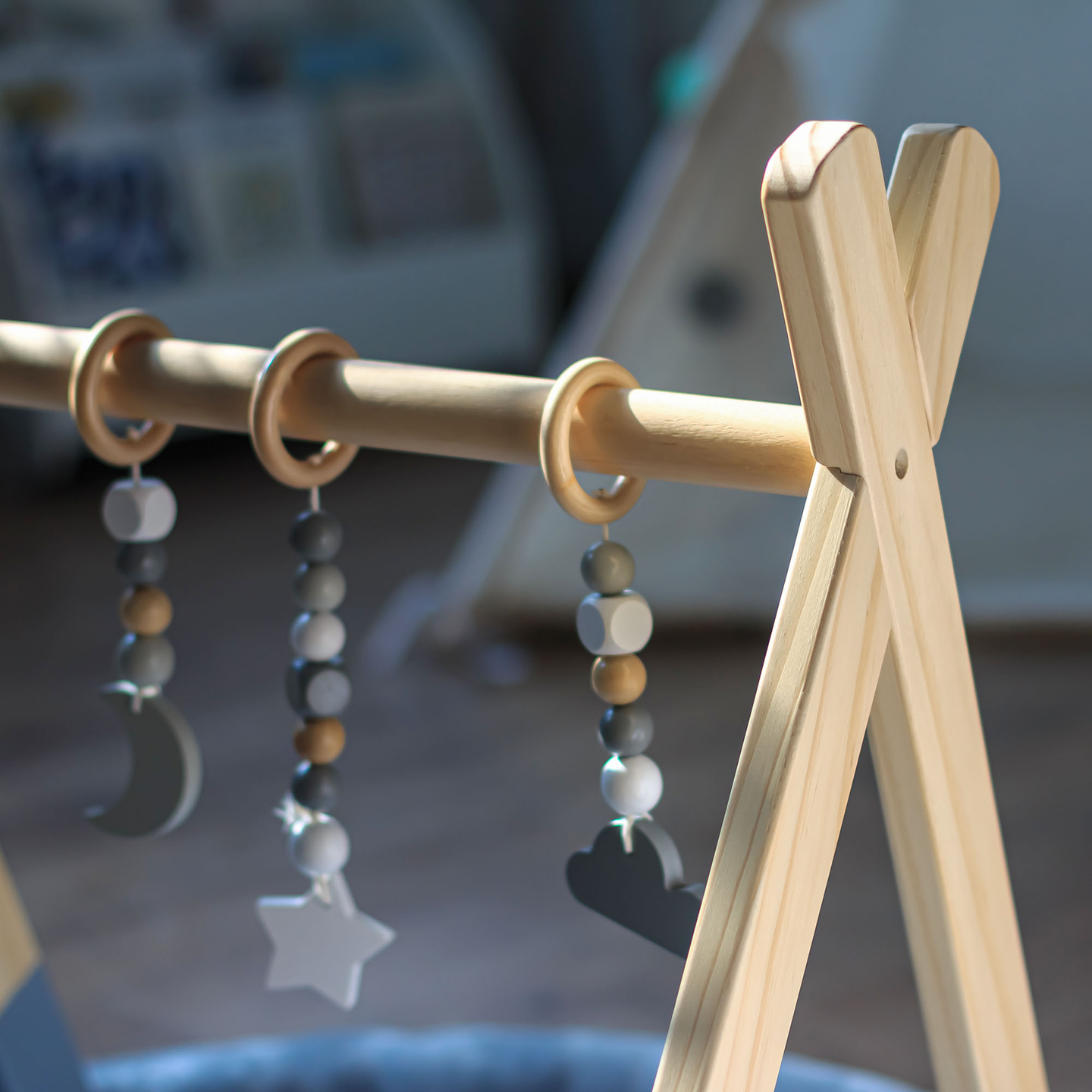 "Baby Gym" medinis lavinimo stendas - pilka spalva