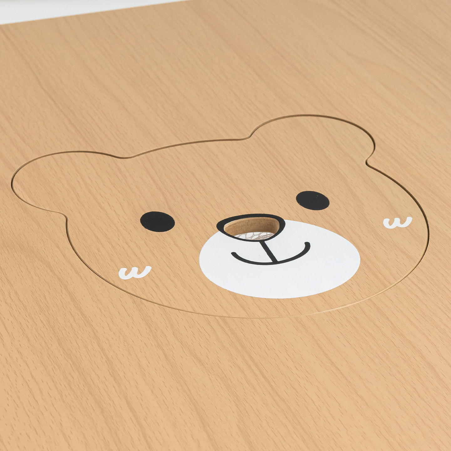 Medinis stalas su daiktadėže ir 2 kėdėmis. Vaikiškas komplektas - mielas meškiukas