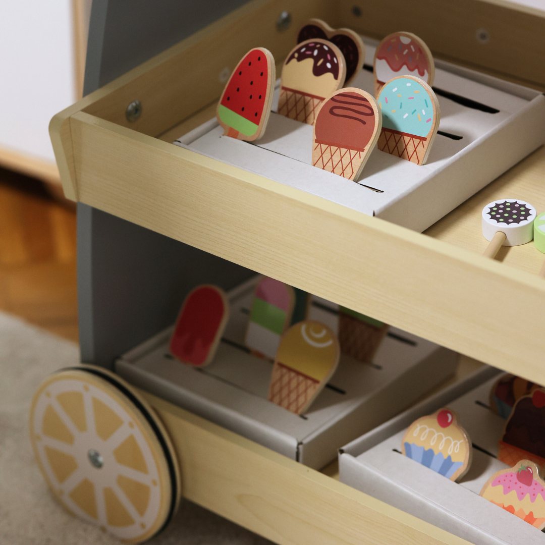 Medinė ledainė ant ratukų - ledų vežimėlis