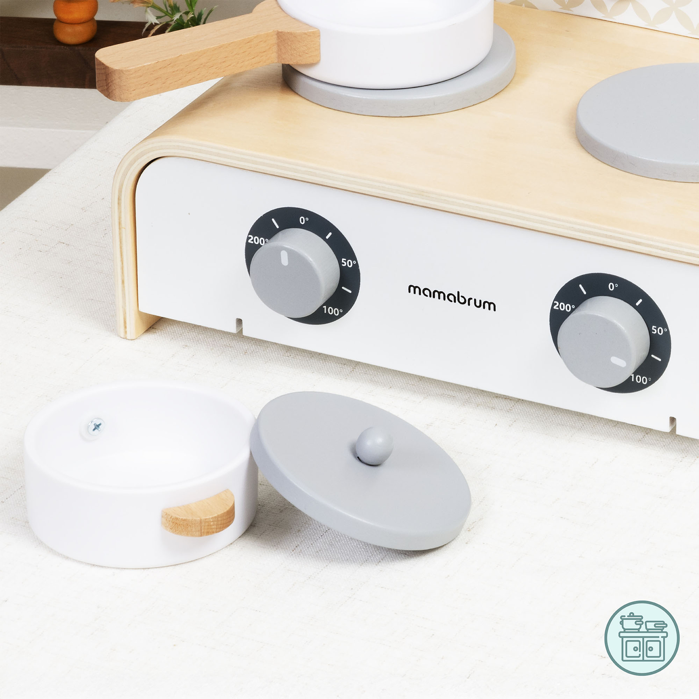 Mamabrum medinė sulankstoma virtuvėlė vaikams – rinkinys su puodais, virtuvės reikmenimis ir daiktadėže