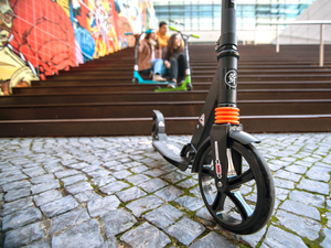 "HyperMotion DRAGSTER" miesto paspirtukas Juodas