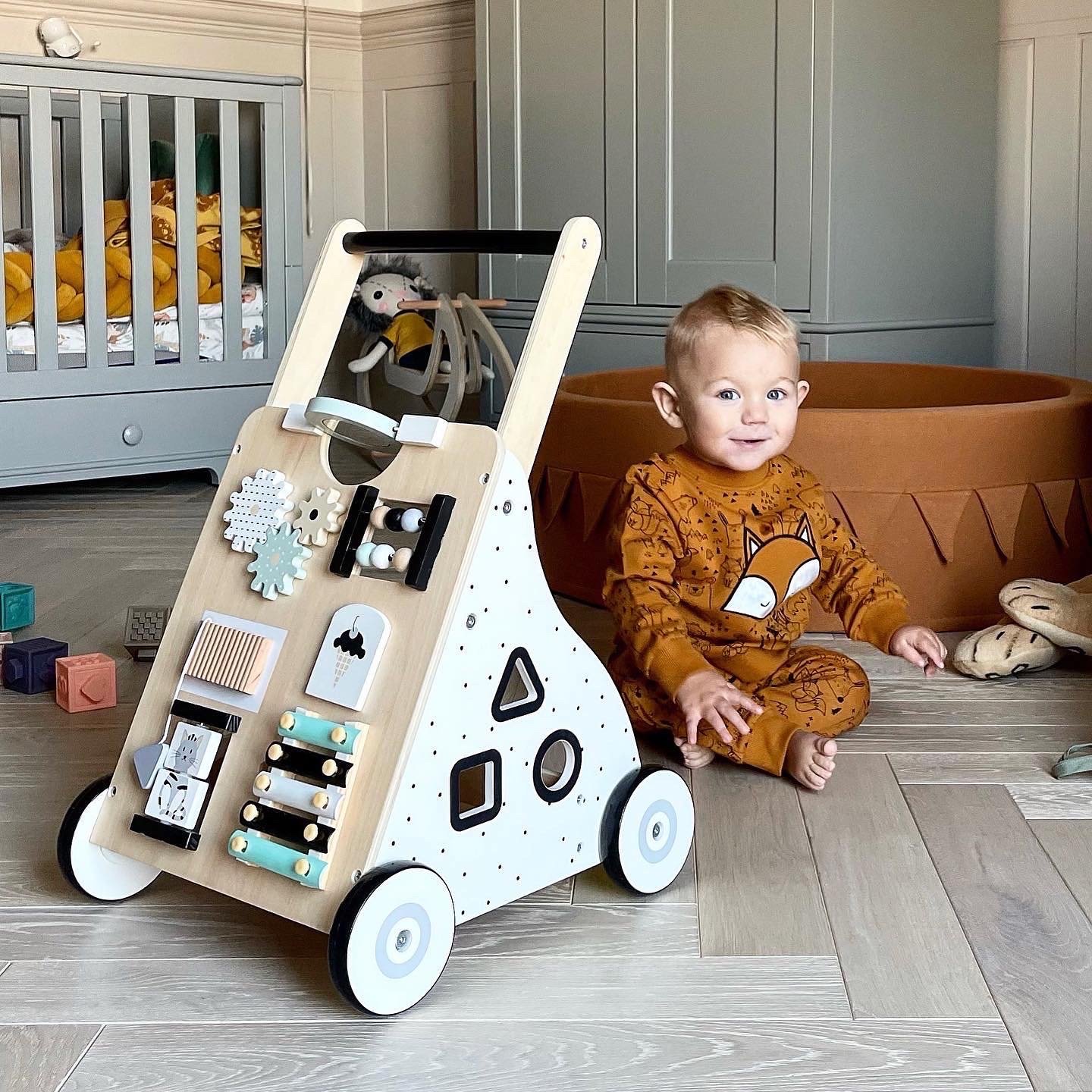 Medinė lavinamoji vaikštynė / vežimėlis - manipuliacinė lenta