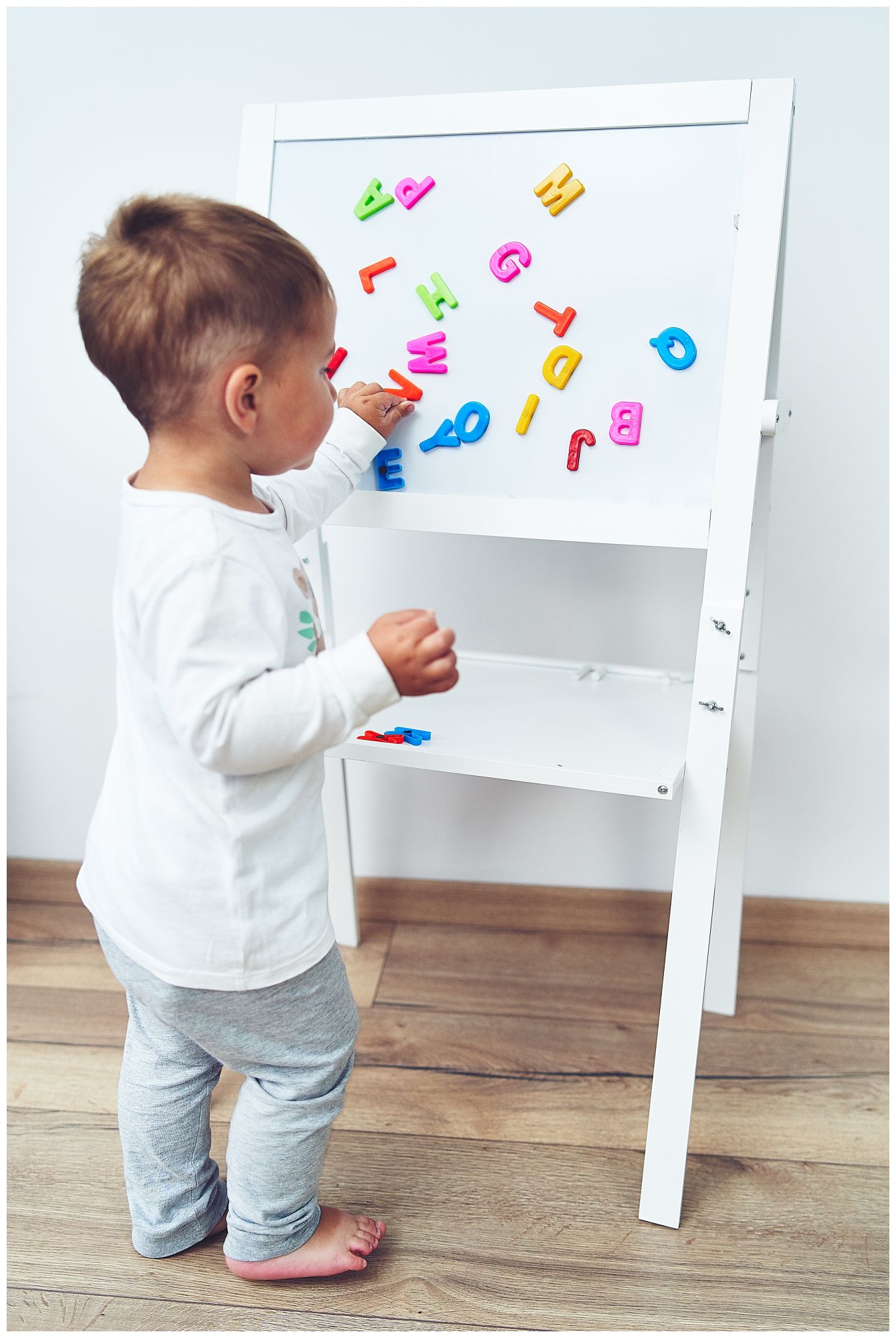 Edukacinė dvipusė lenta: magnetinė ir kreidinė - sausai nuvaloma, medinė, skirta vaikams, sulankstoma