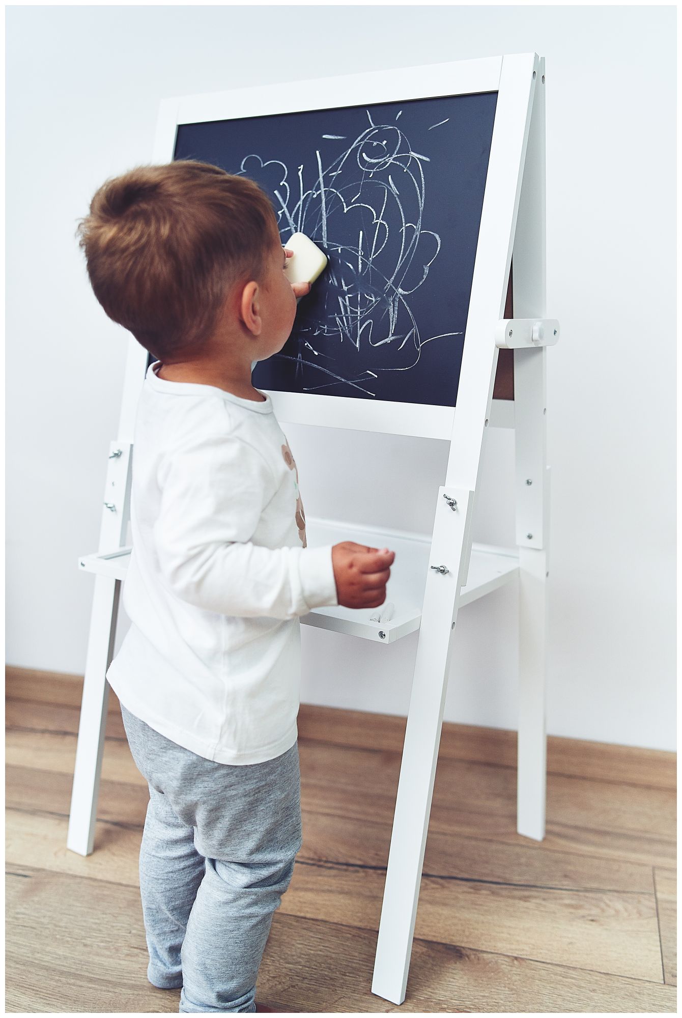 Edukacinė dvipusė lenta: magnetinė ir kreidinė - sausai nuvaloma, medinė, skirta vaikams, sulankstoma