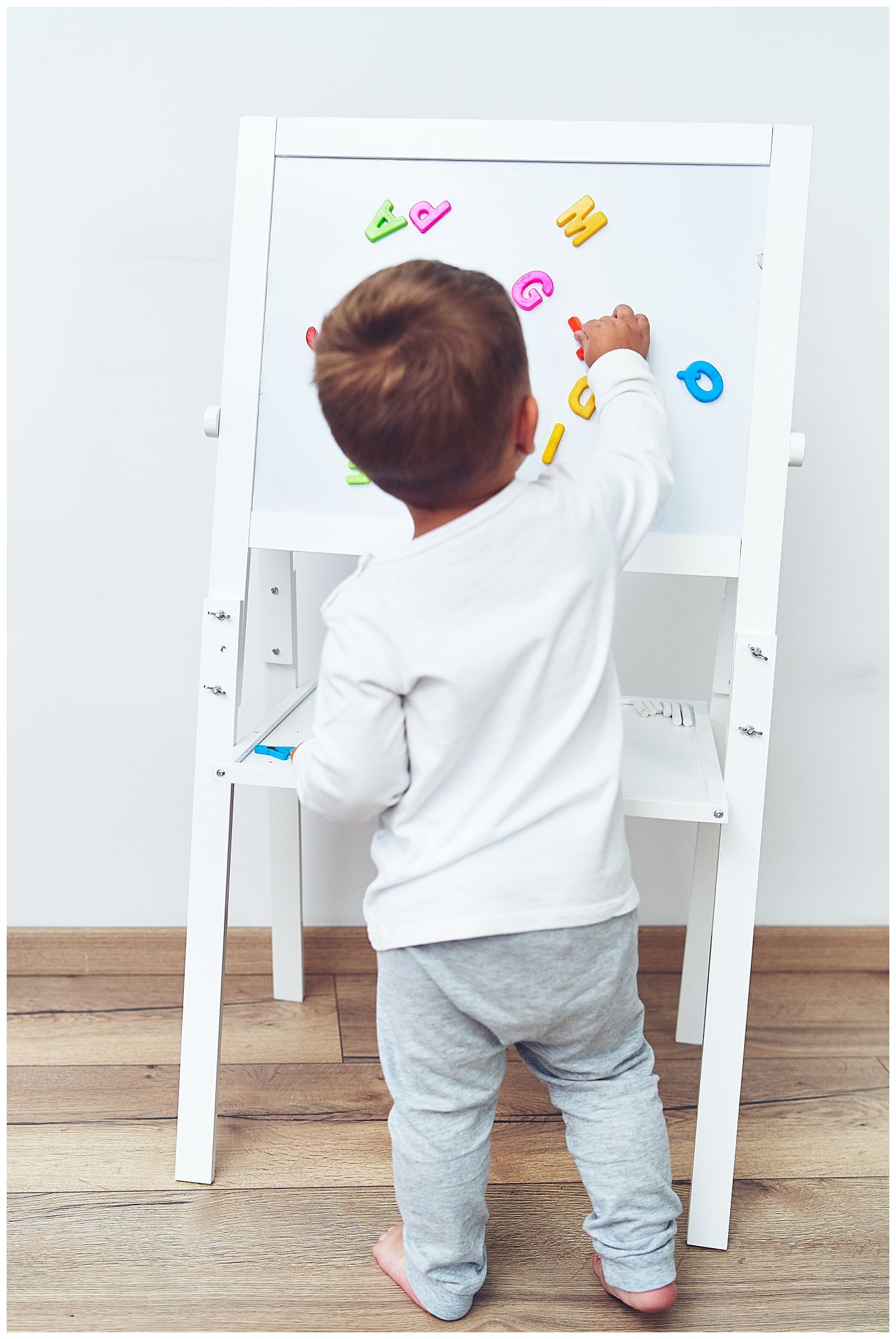 Edukacinė dvipusė lenta: magnetinė ir kreidinė - sausai nuvaloma, medinė, skirta vaikams, sulankstoma