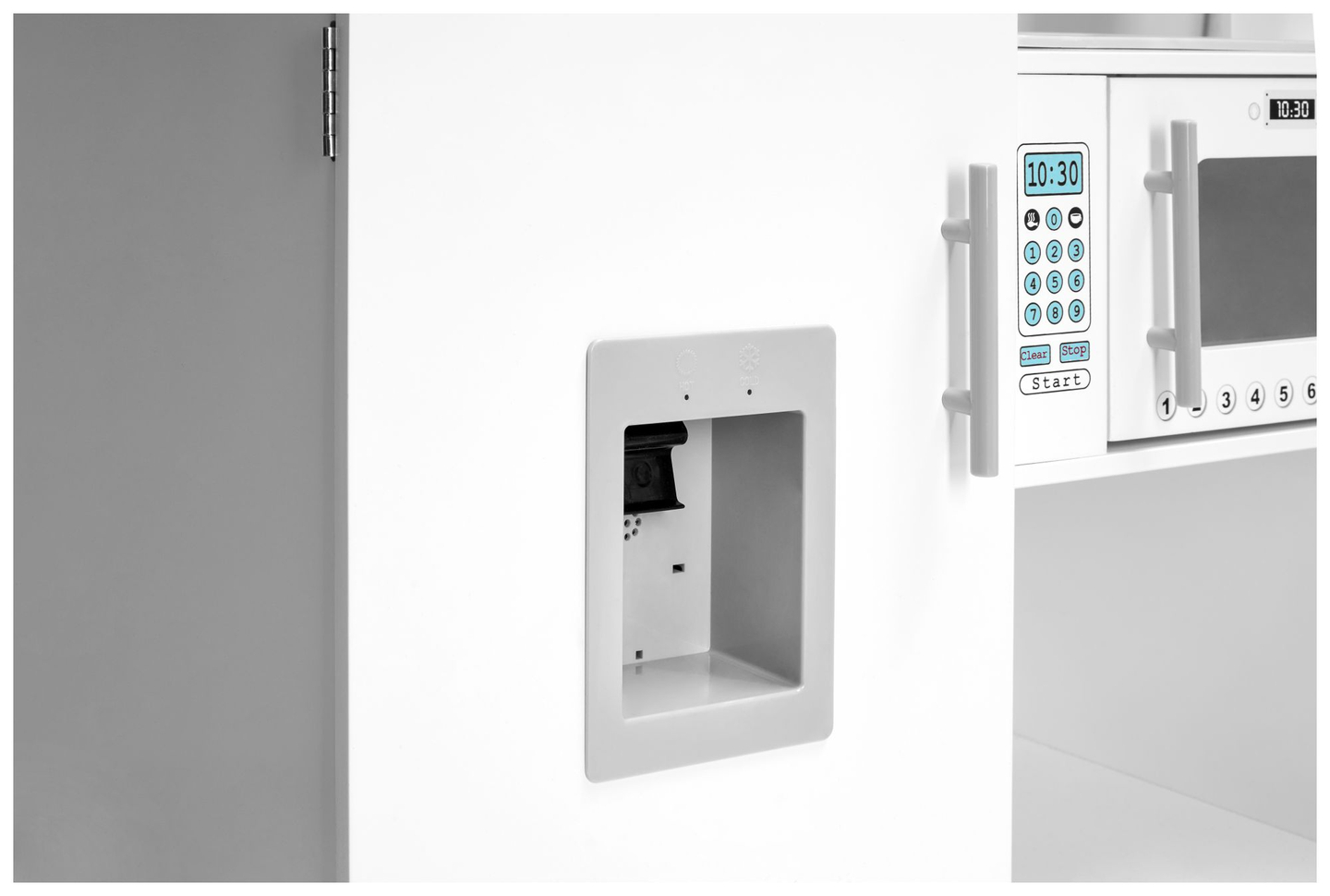 Kampinė medinė XXXL virtuvė su šaldytuvu, orkaite, skalbimo mašina, prijuoste ir priedais