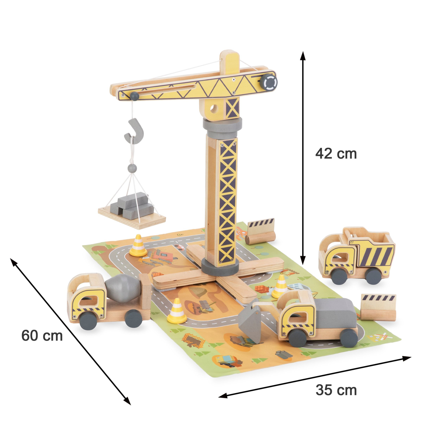 Medinė statybų aikštelė su dideliu mobiliuoju kranu ir transporto priemonėmis, bokštinis kranas