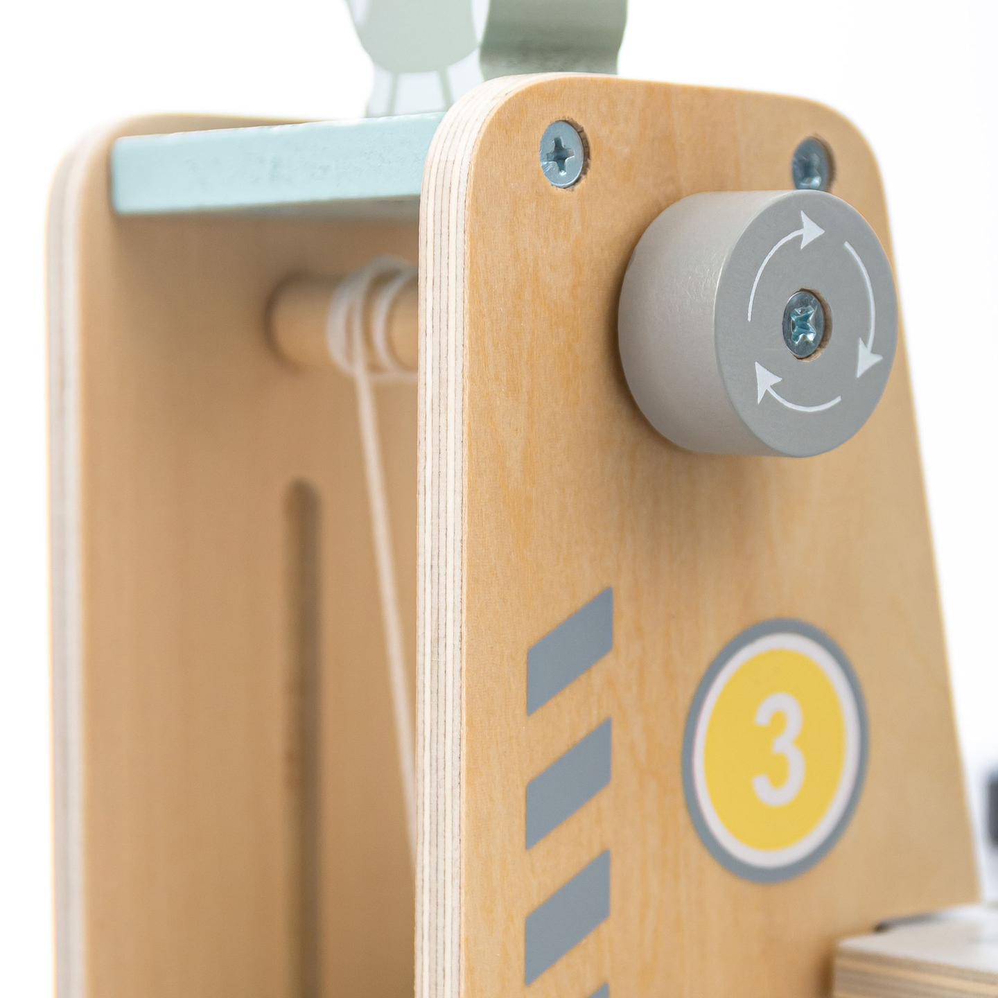 Medinis, trijų aukštų garažas vaikams su priedais – automobilių stovėjimo aikštelė, degalinė, automobilių plovykla, sraigtasparnis