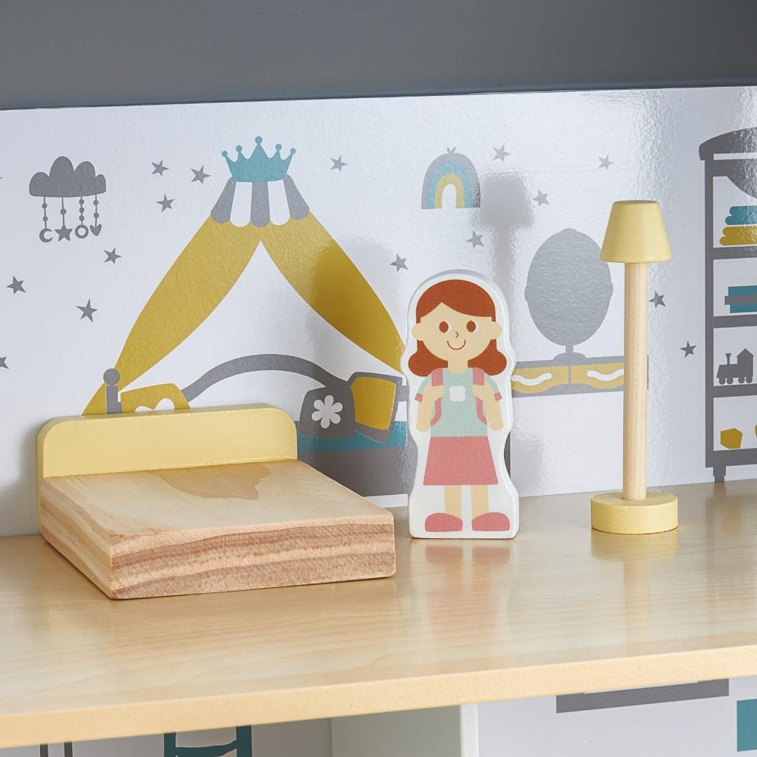 Baltas medinis lėlių namelis su terasa ir priedais