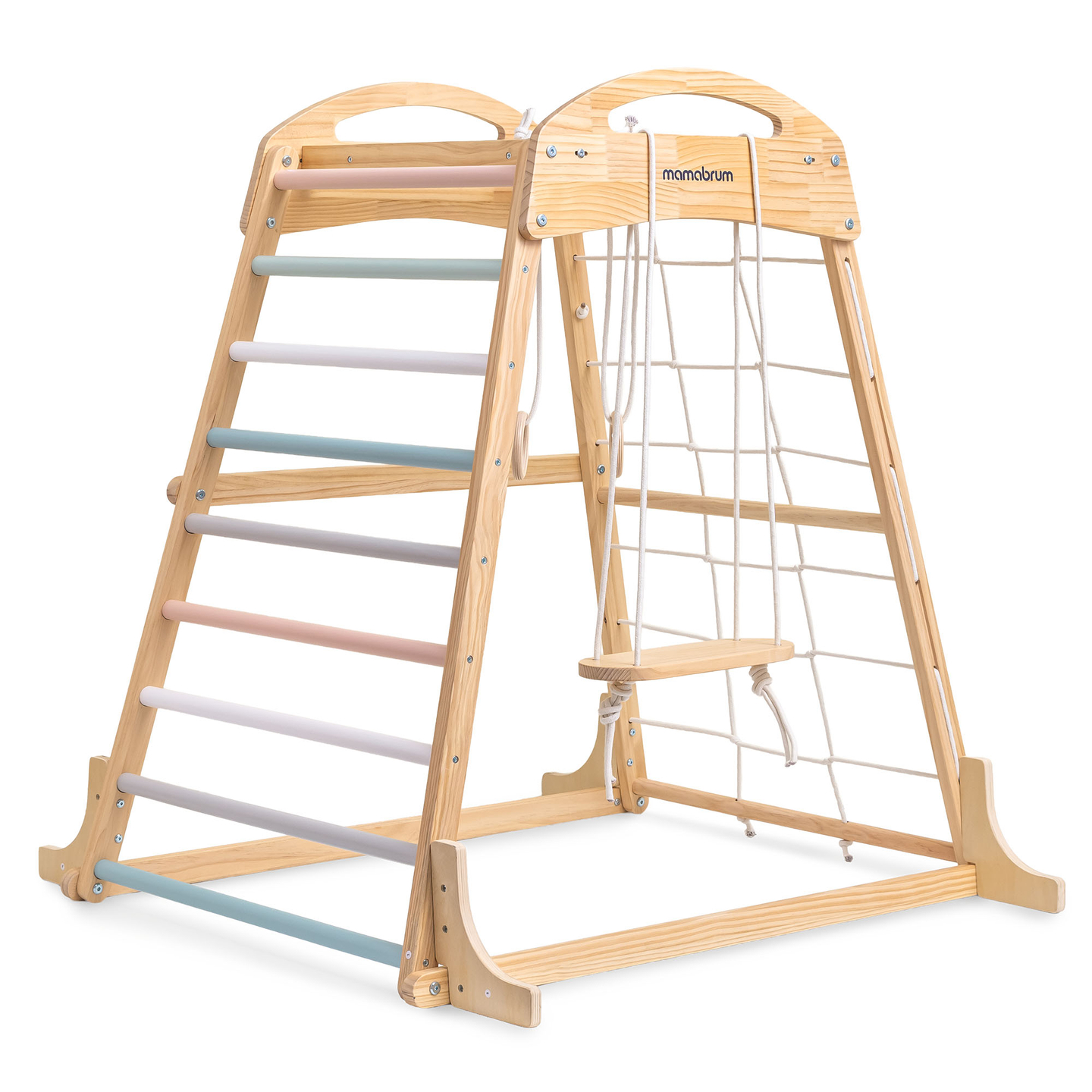 Medinė žaidimų aikštelė viduje su sūpynėmis, gimnastikos žiedais ir laipiojimo tinklu