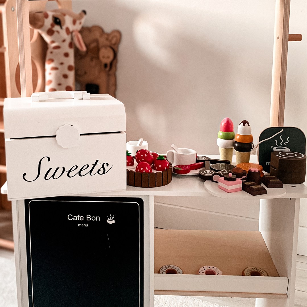 Medinė pjaustymo saldainių dėžutė, saldumynų parduotuvė