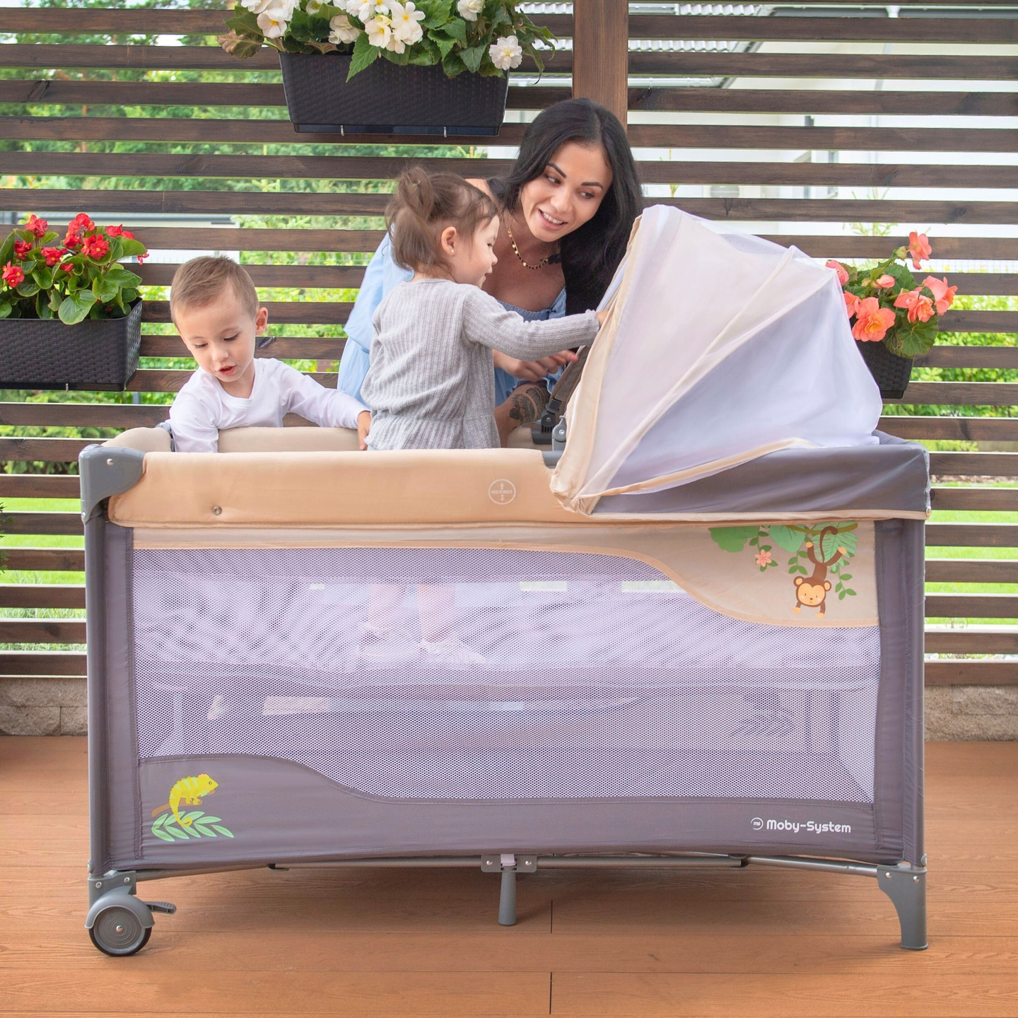 Kelioninė lovelė 0 - 36 m su persirengimo stalu + Moby-System HUXLEY maniežas