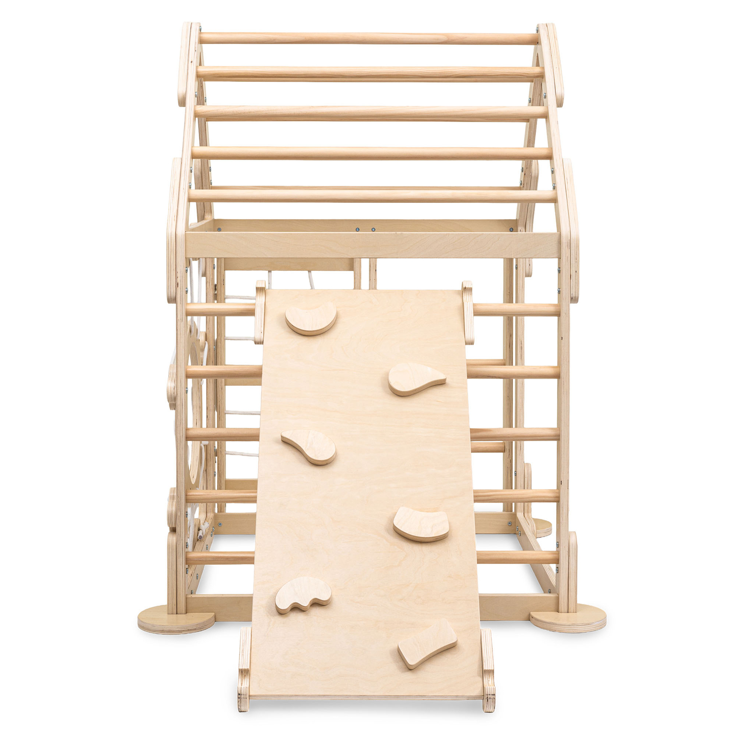 Medinė žaidimų aikštelė vaikams viduje – namelis su kopėčiomis ir čiuožykla