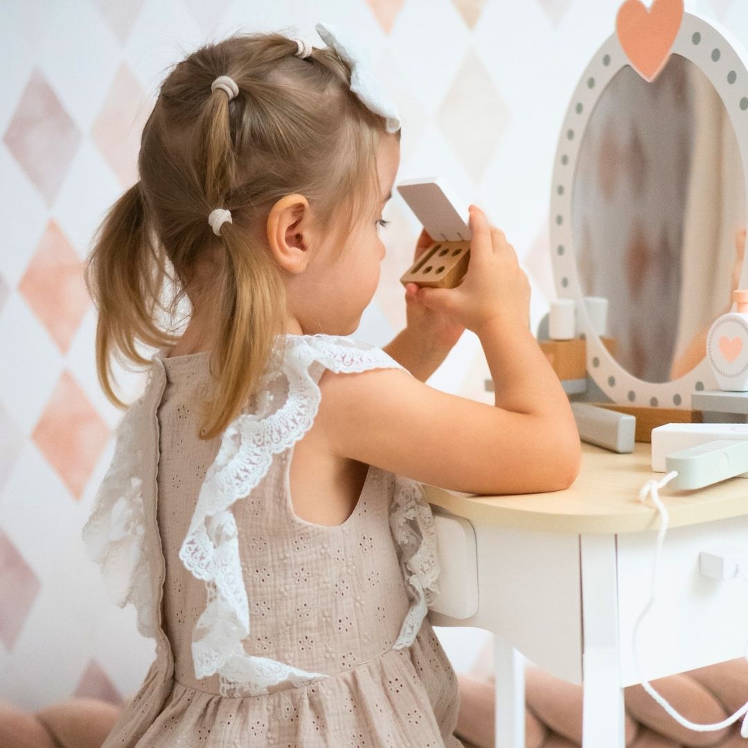 Medinis tualetinis staliukas su taburete ir priedais