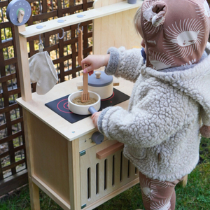 Medinė sodo virtuvė su priedais - natūralus boho