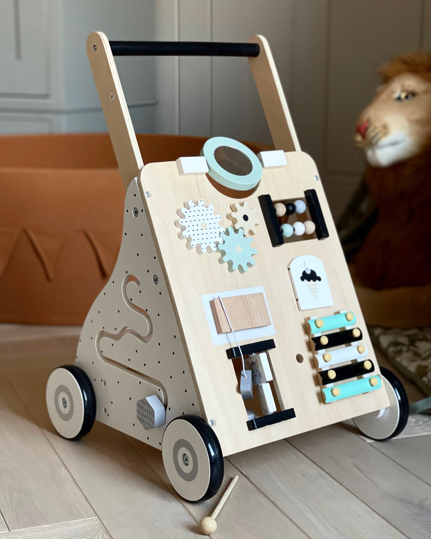 Medinė lavinamoji vaikštynė / vežimėlis - manipuliacinė lenta