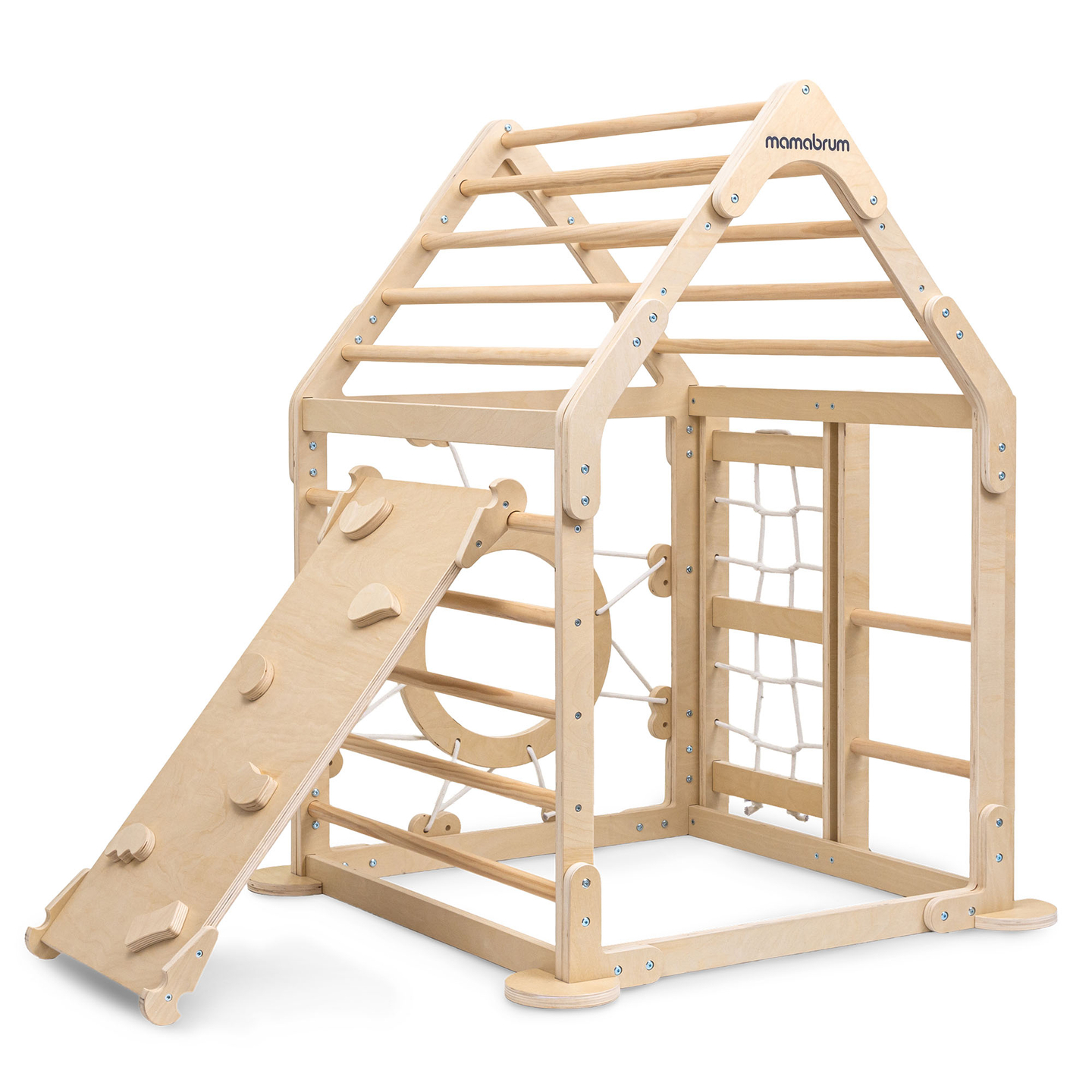 Medinė žaidimų aikštelė vaikams viduje – namelis su kopėčiomis ir čiuožykla