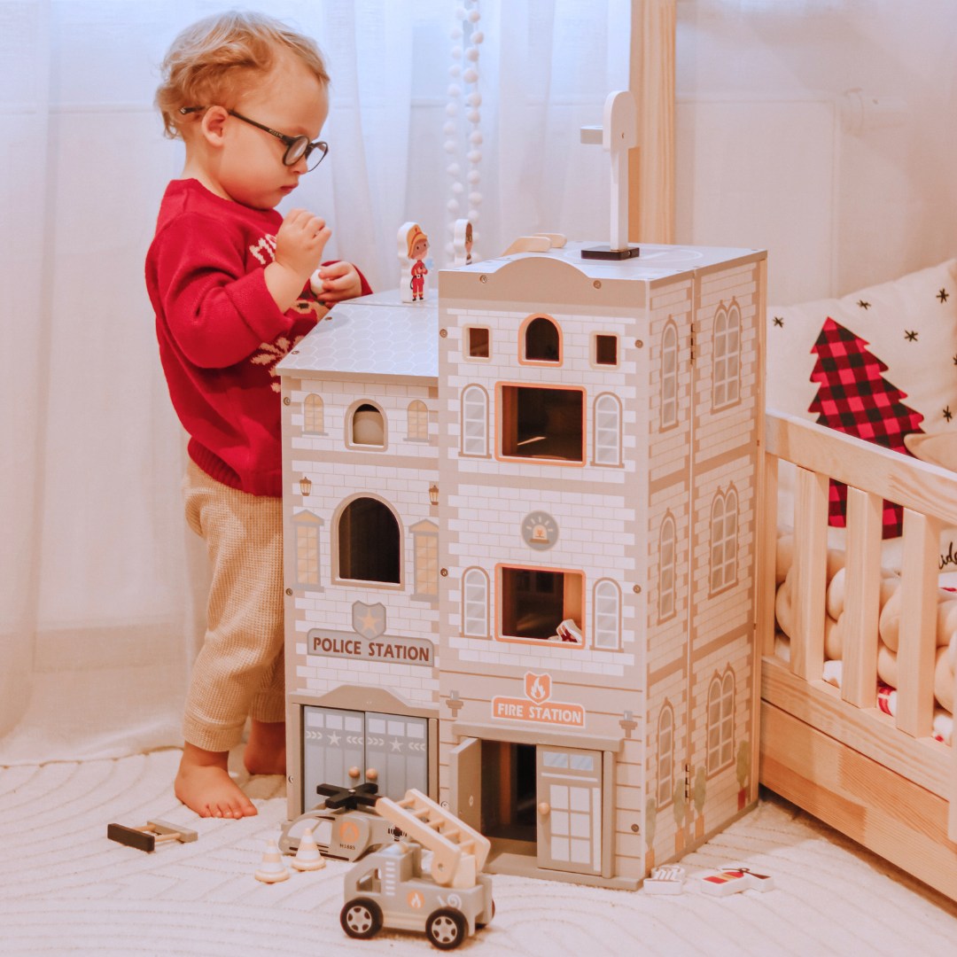 Didelė sulankstoma gaisrinė su policijos nuovada - medinis rinkinys. Gaisrinė ir policijos nuovada su priedais.