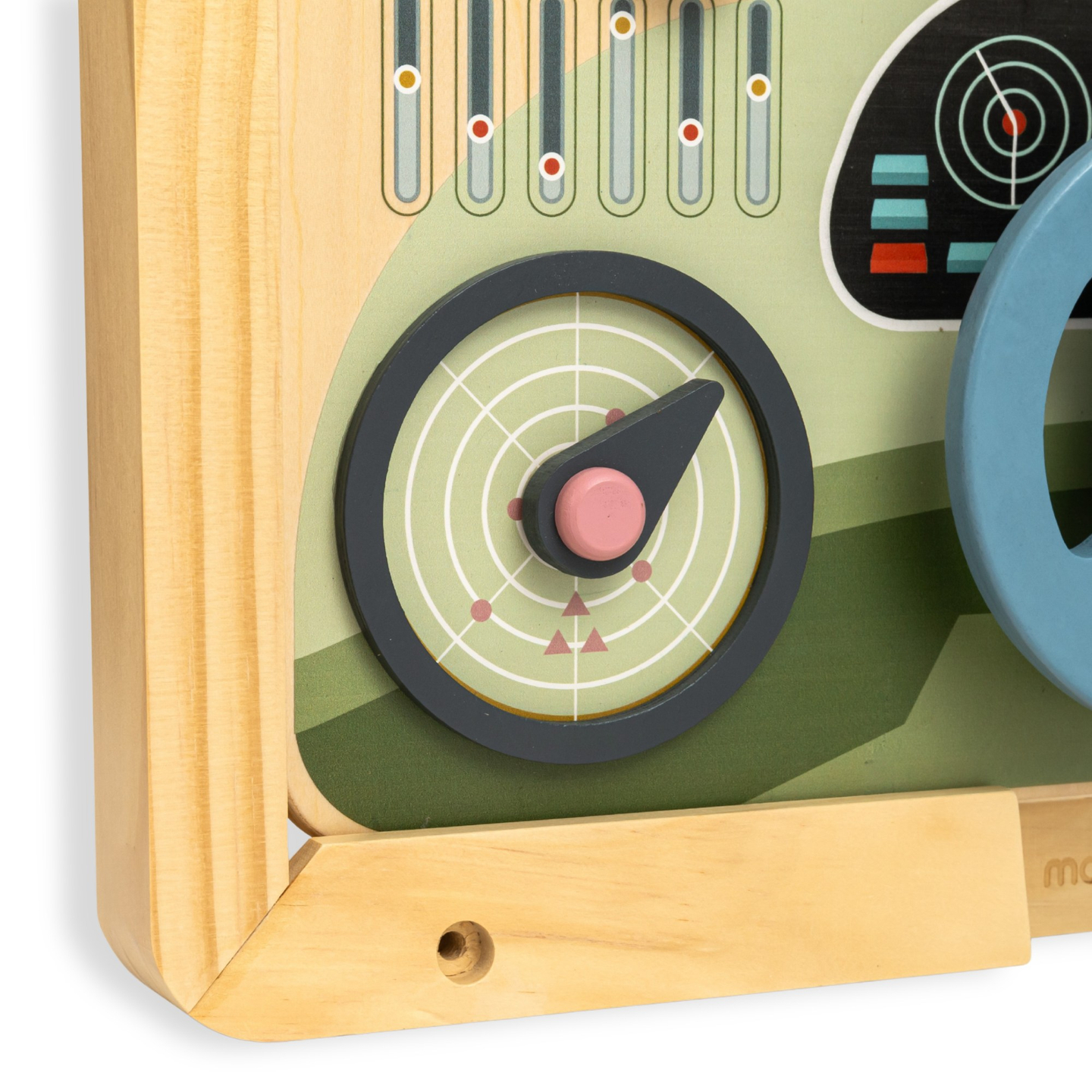 Medinė Montessori lenta 2 viename Vairuotojo ir piloto kabina – vairas, pavarų perjungimo svirtis, kelionių žemėlapiai, radaras