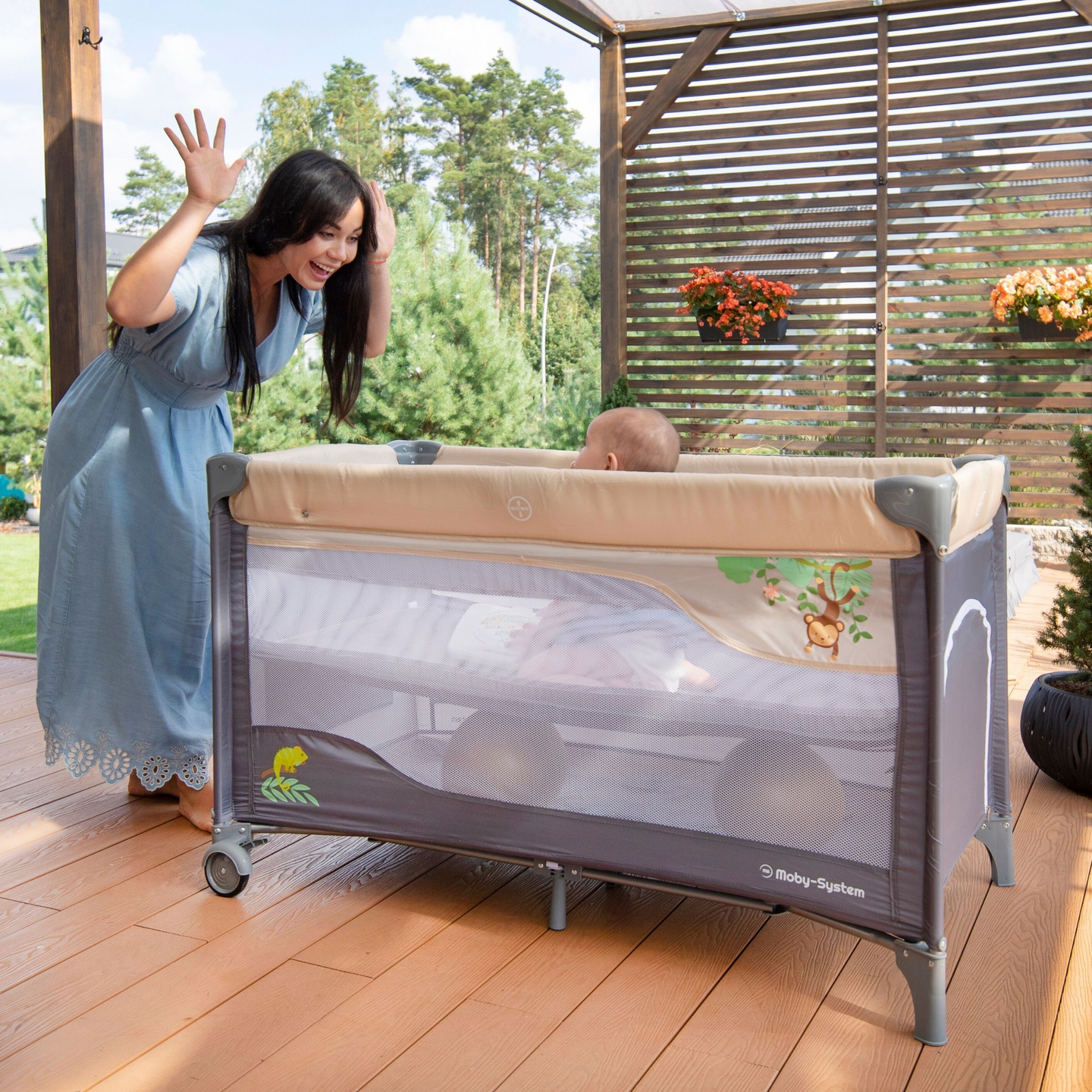 Kelioninė lovelė 0 - 36 m su persirengimo stalu + Moby-System HUXLEY maniežas