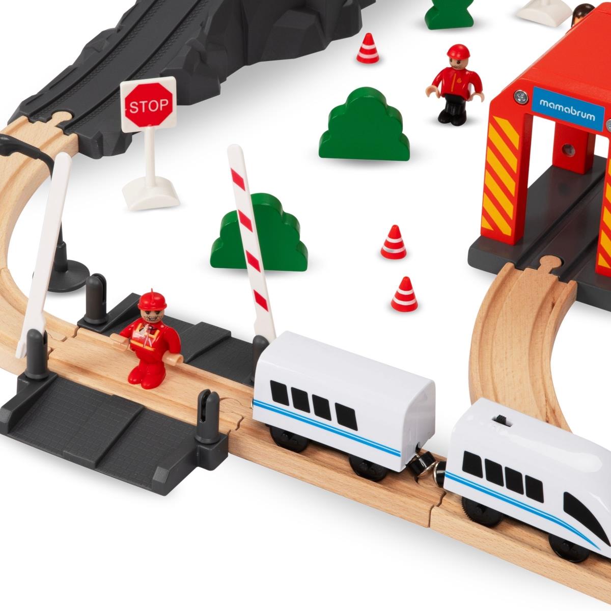 Medinis traukinys, akumuliatorinis traukinys - Ugniagesiai, bėgiai, automobiliai, tiltai, užtvara