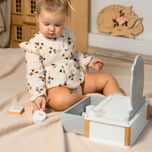 Medinis vaikiškas tualetinis staliukas su priedais