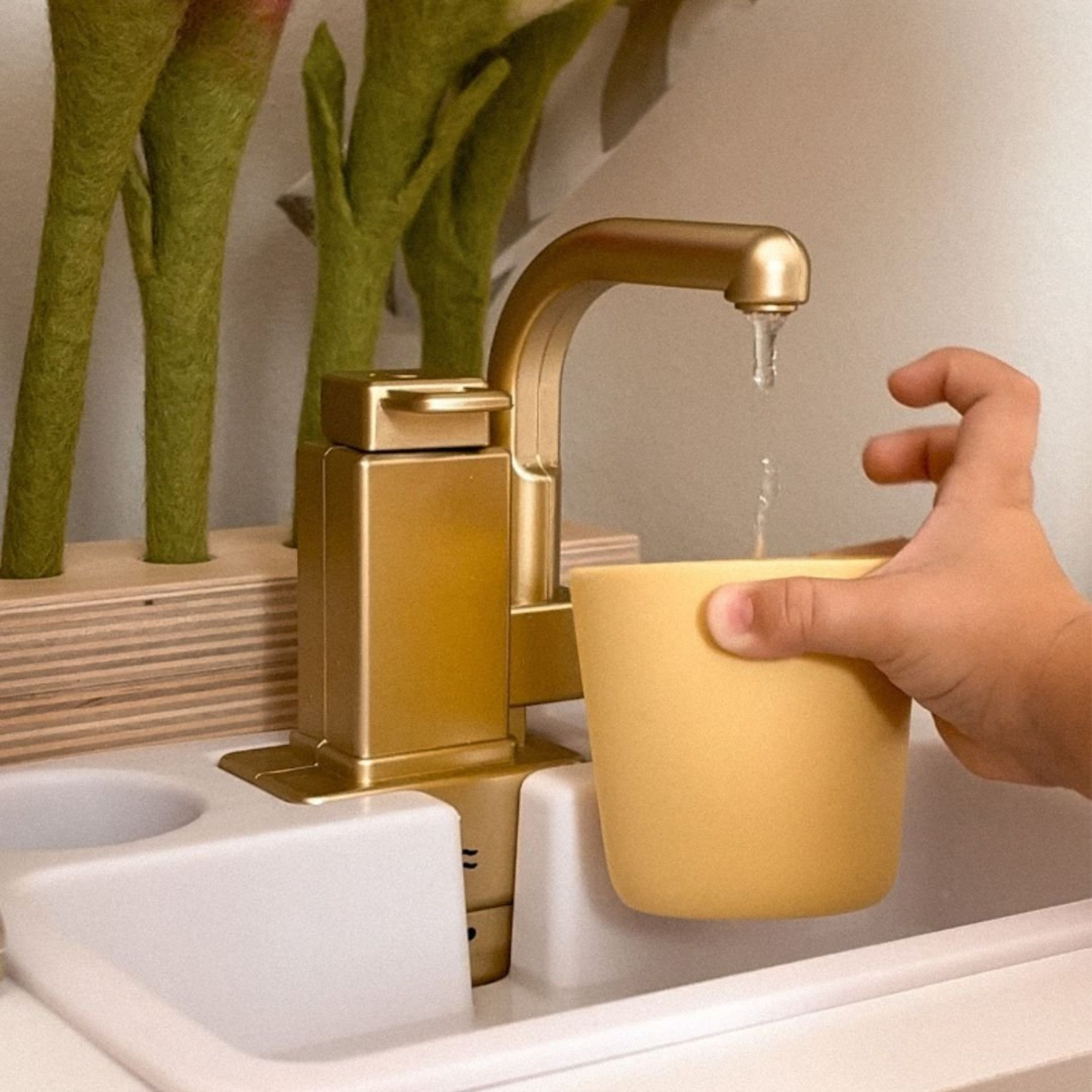 XXXXL didelė medinė interaktyvi virtuvė su LED apšvietimu, skalbimo mašina, mikrobangų krosnele, kavos aparatu, vaisių ir daržovių rinkiniu - 50 elementų