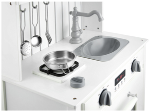 Balta medinė virtuvė su prijuoste, priedais ir LED lempa