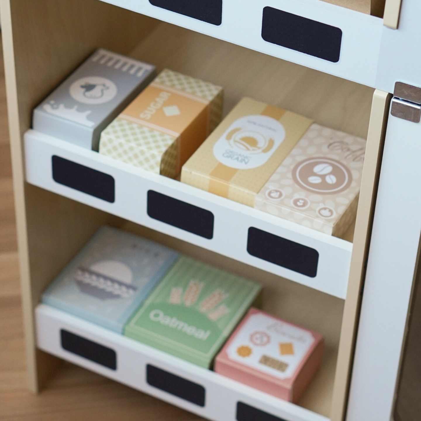 Medinis daržovių turgus - didelis XXL prekystalis, parduotuvė su žaisliniu kasos aparatu