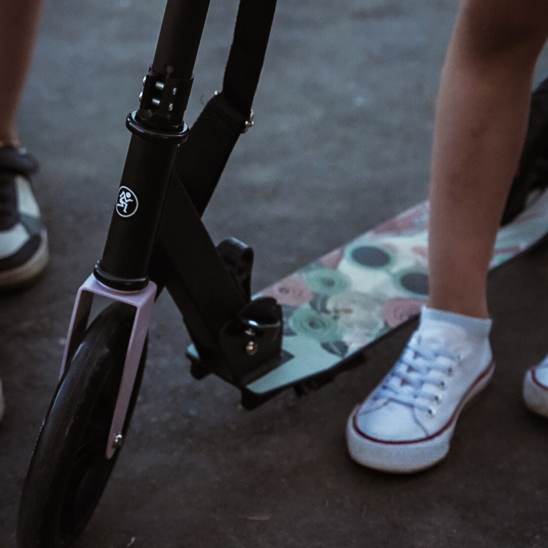 Dviejų ratų miesto paspirtukas VIBE Pink HyperMotion - 100 kg