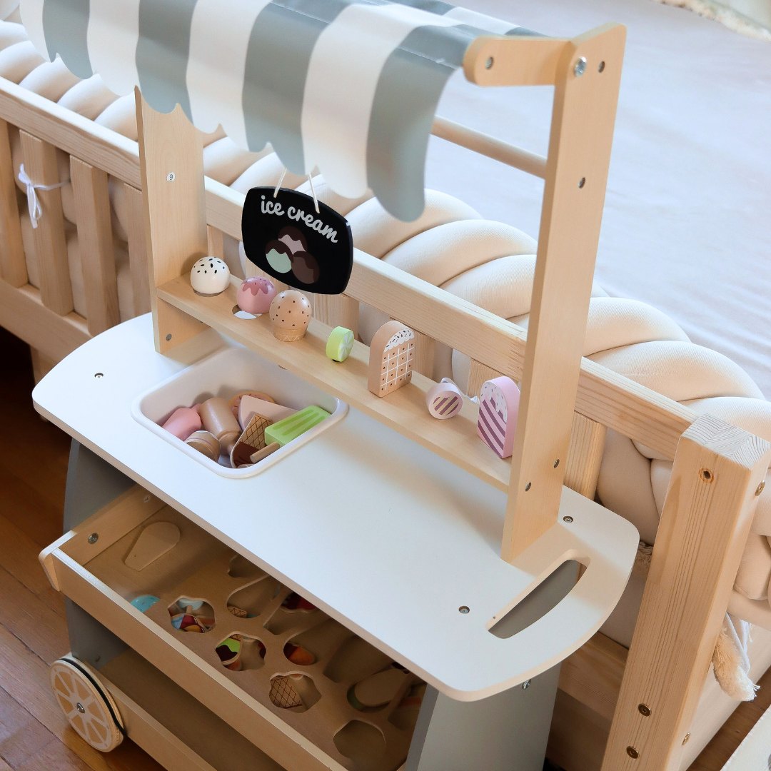 Medinė ledainė ant ratukų - ledų vežimėlis