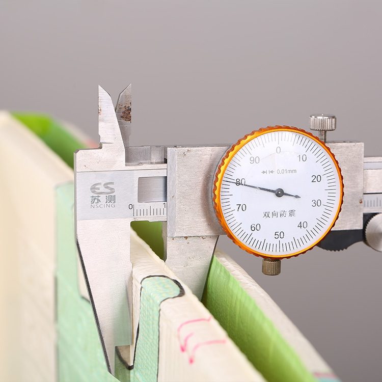 Dvipusis putplasčio kilimėlis XXL - sulankstomas 1 CM (miškas su meškiuku ir žirgais)