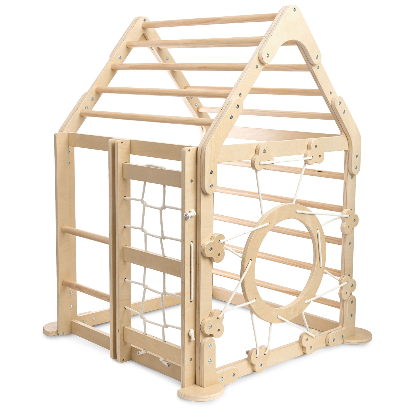 Medinė žaidimų aikštelė vaikams viduje – namelis su kopėčiomis ir čiuožykla