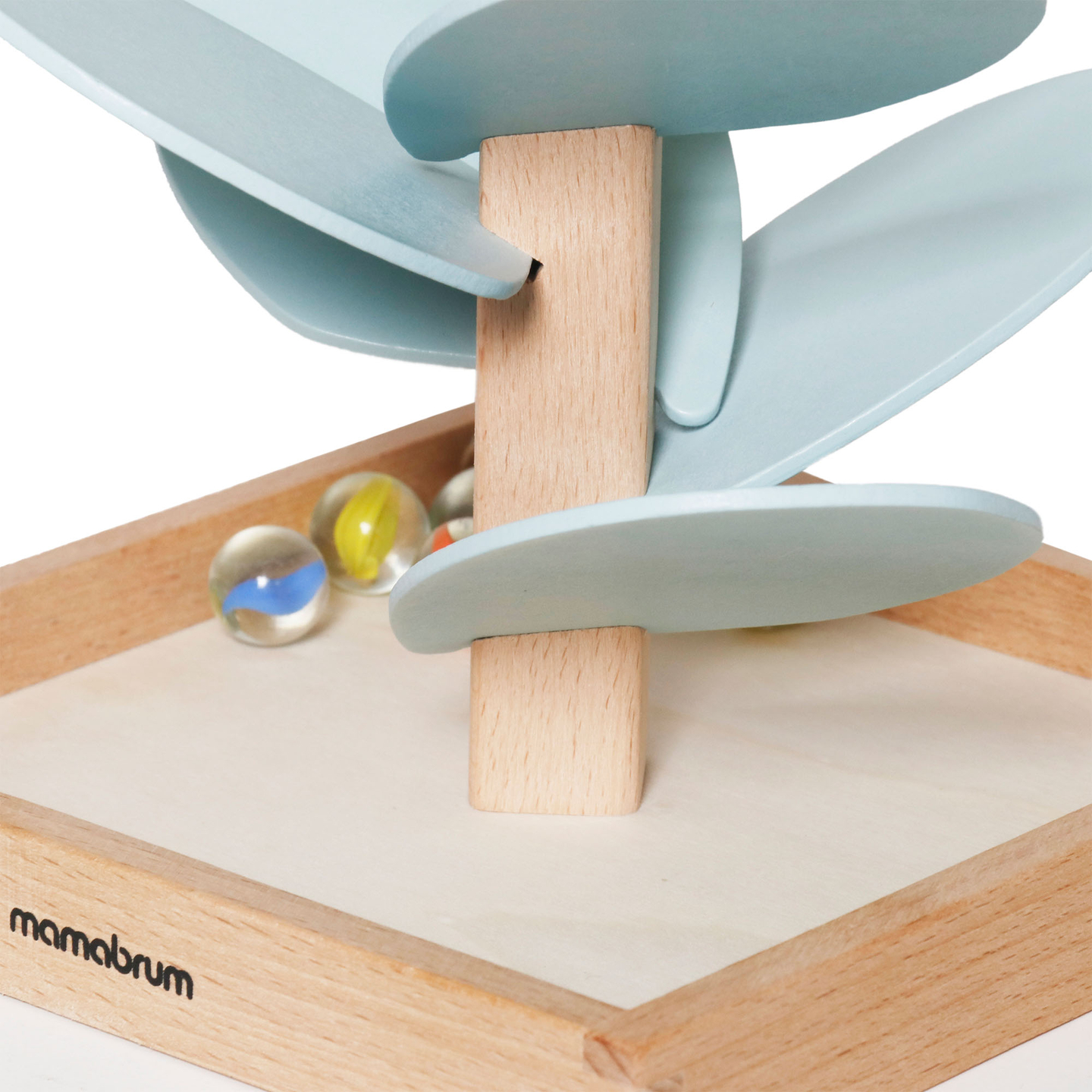 Medinis kulodromas - garso medis su kamuoliais