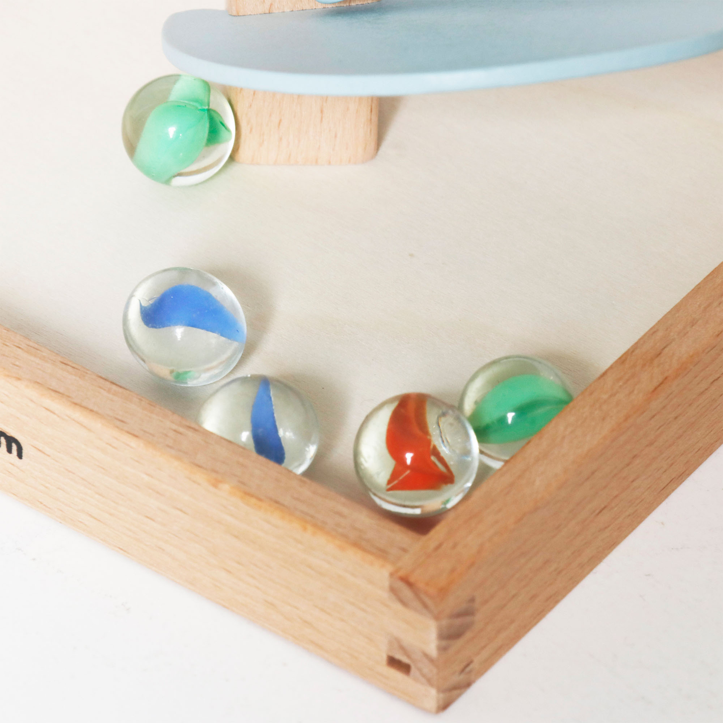 Medinis kulodromas - garso medis su kamuoliais