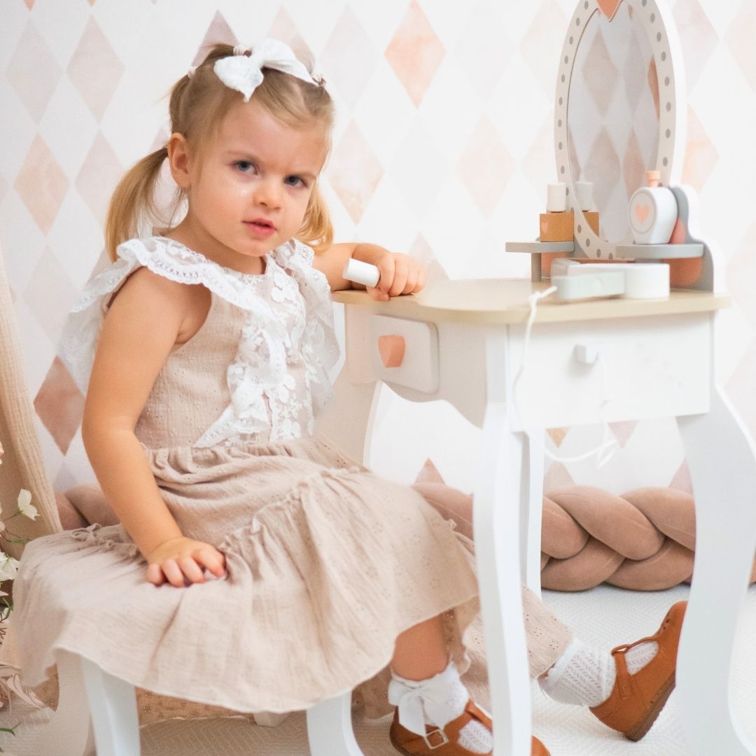 Medinis tualetinis staliukas su taburete ir priedais