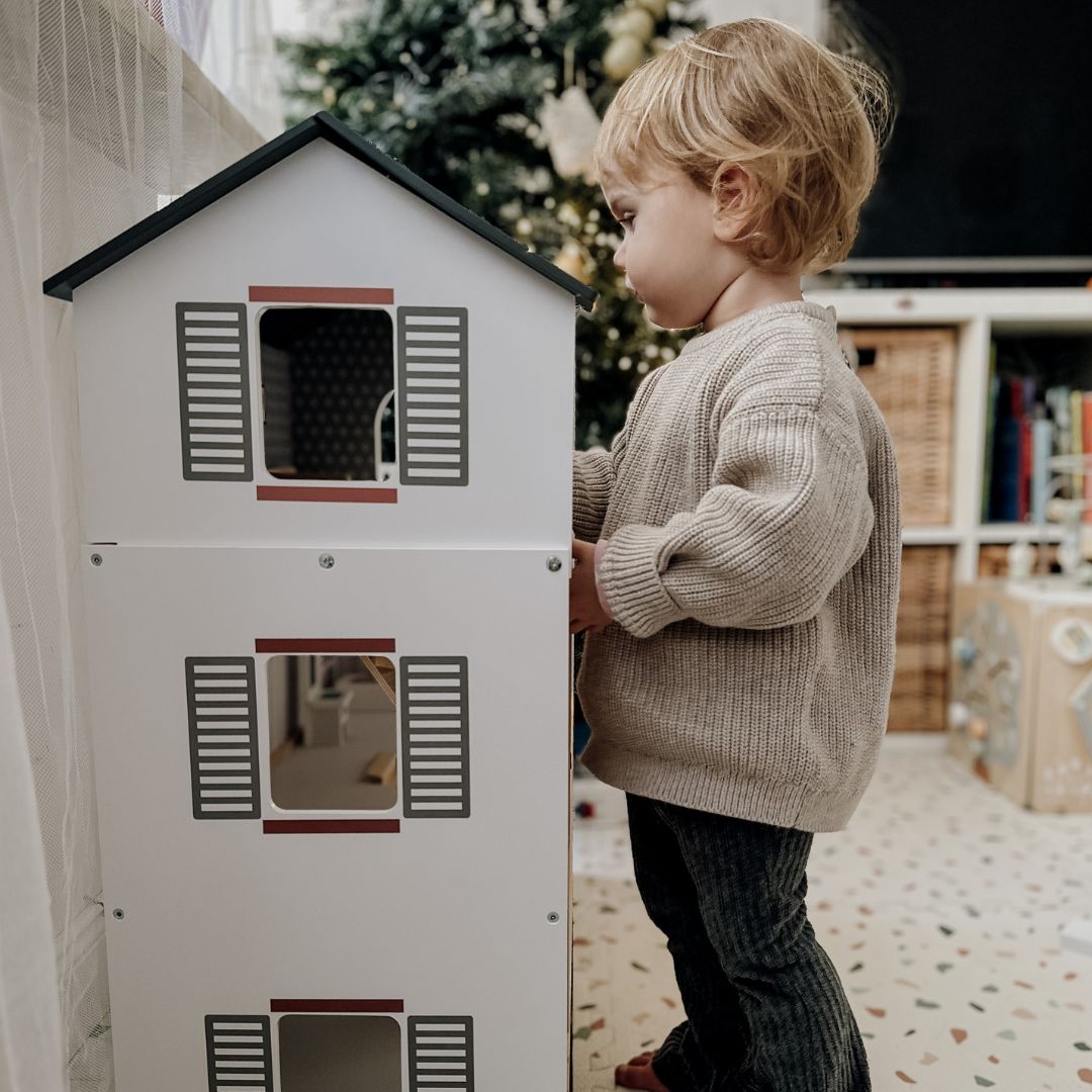 Baltas medinis lėlių namelis su priedais 18 vnt.