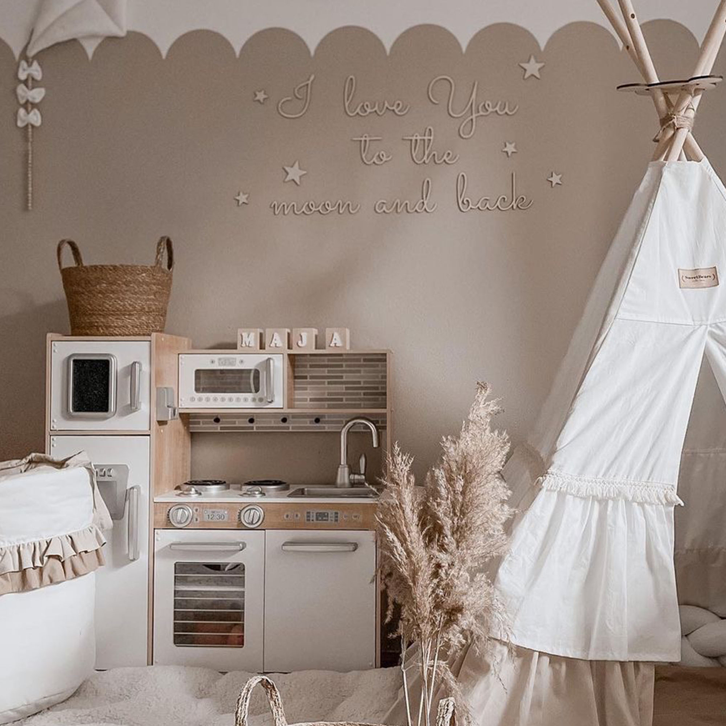 XXL medinė virtuvė su LED apšvietimu, prijuoste ir priedais