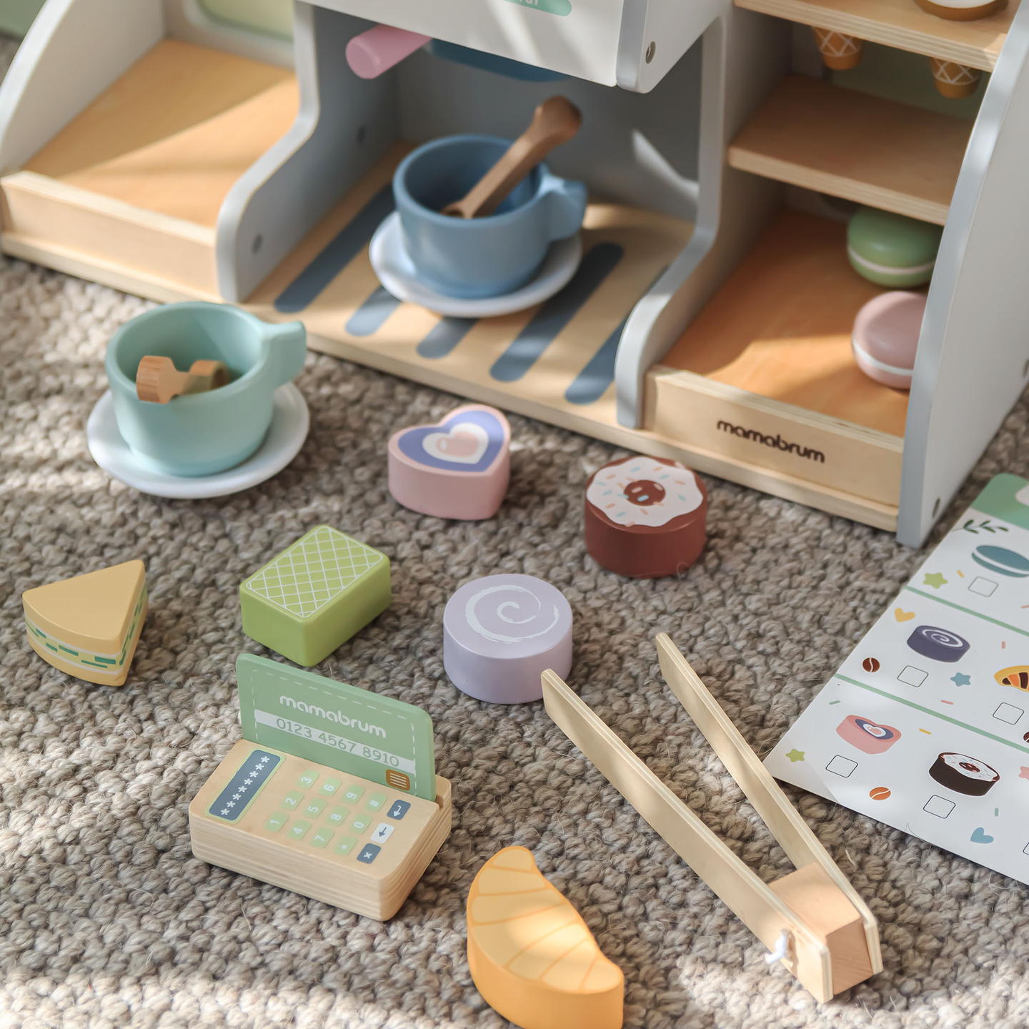 Didelė medinė ledainė su magnetine lenta, kavos aparatu ir ledų bei desertų rinkiniu - daugiau nei 70 detalių!