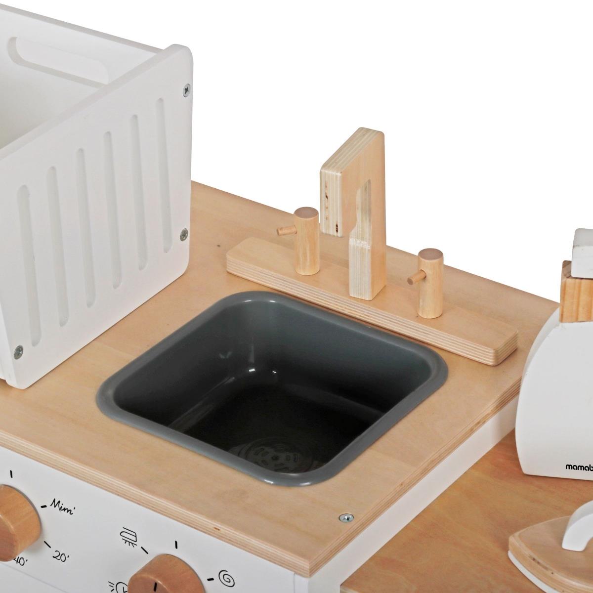 Medinė skalbimo mašina su lygintuvu, krepšeliu ir skalbimo skysčiu