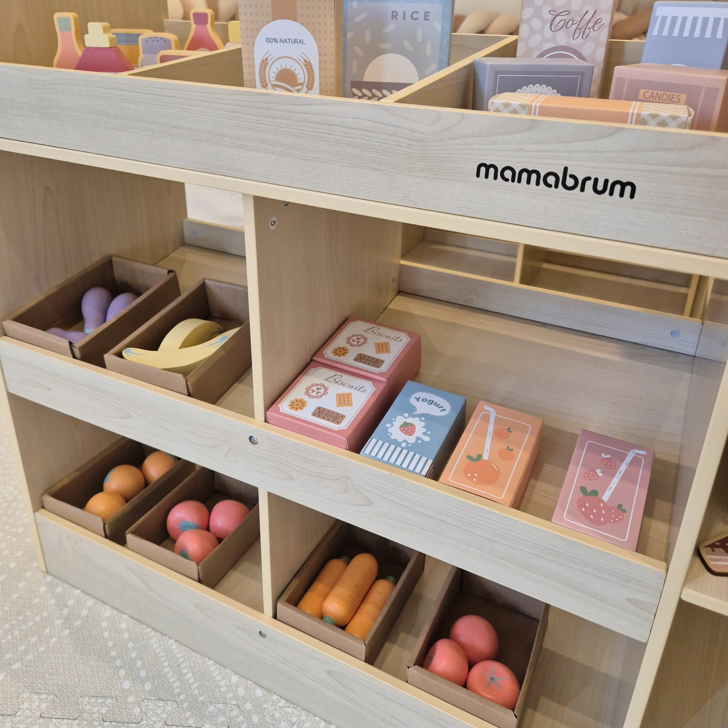 Didelė medinė vaikiška parduotuvė su lenta – 91 detalė apsipirkimo malonumams!