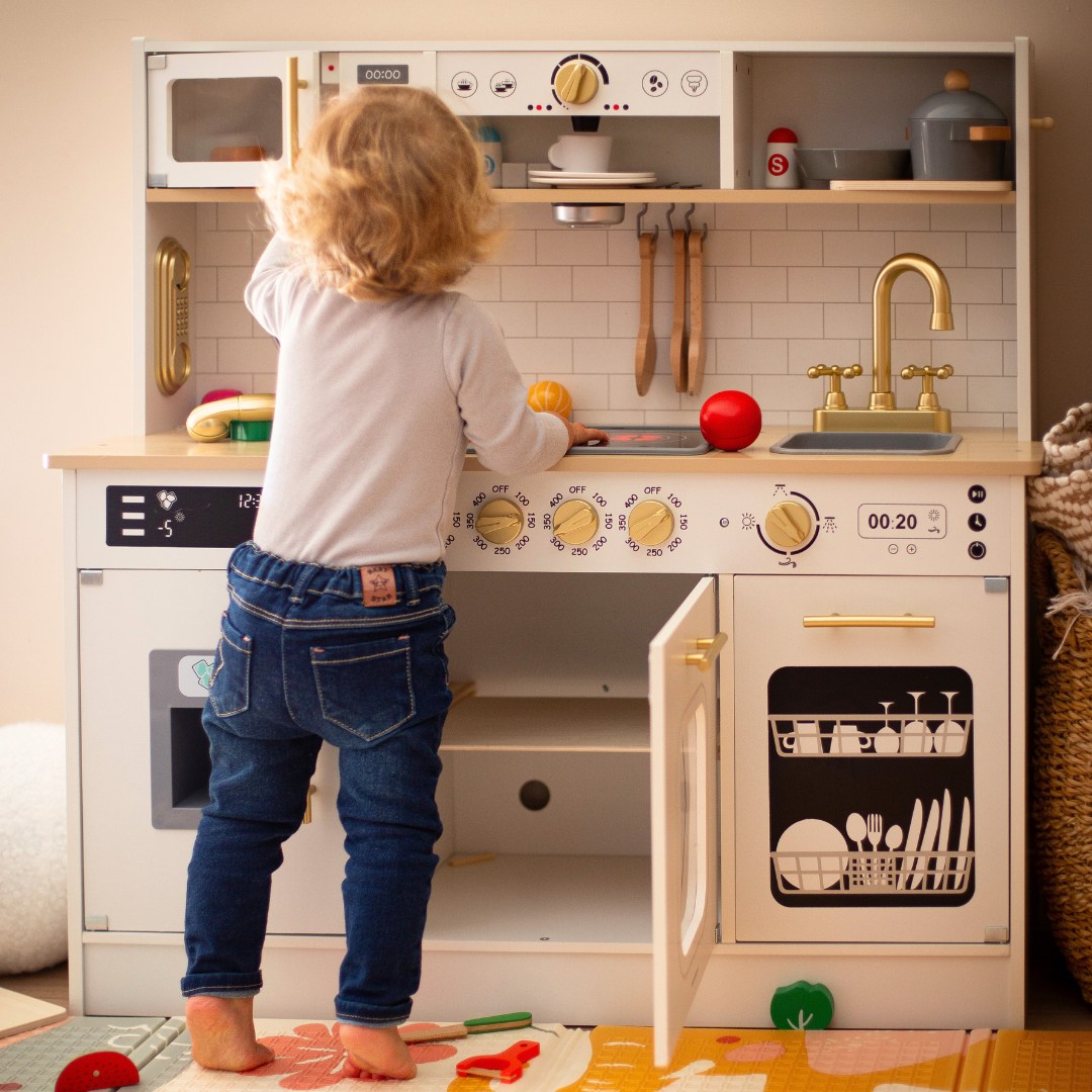 Interaktyvi XXL medinė virtuvė su priedais ir LED apšvietimu – dviejų lygių