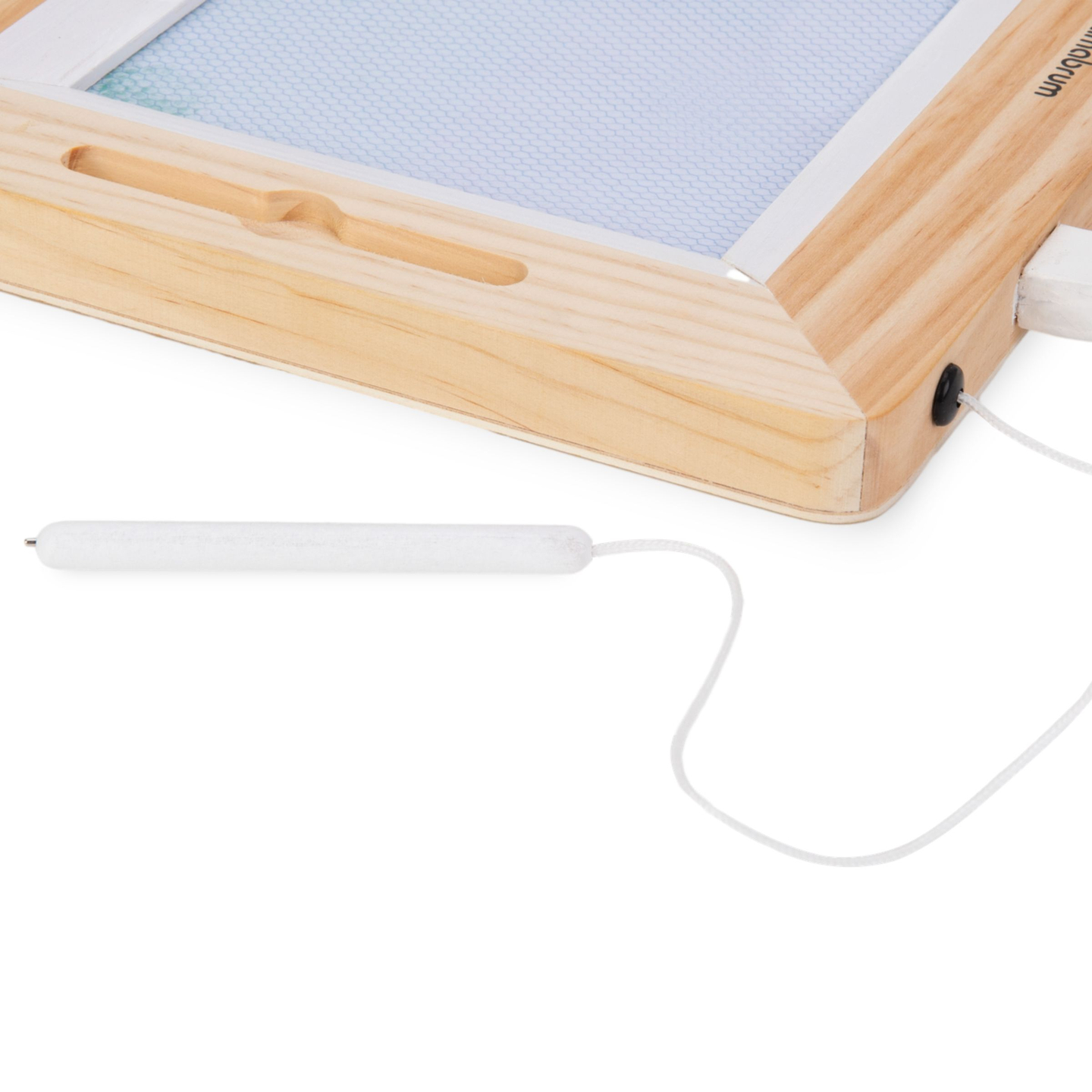 Medinis plunksnakotis su antspaudais - piešimo lenta