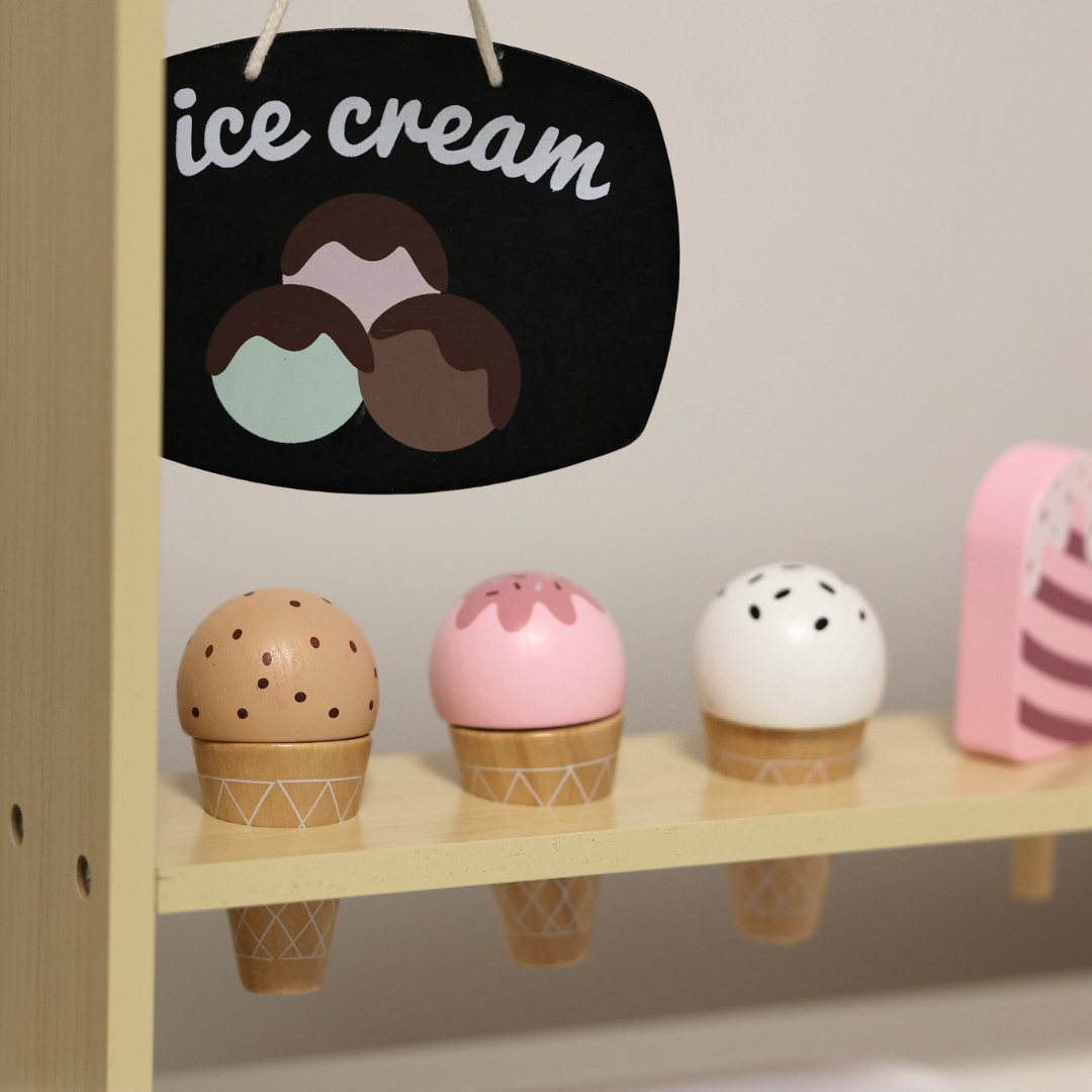 Medinė ledainė ant ratukų - ledų vežimėlis