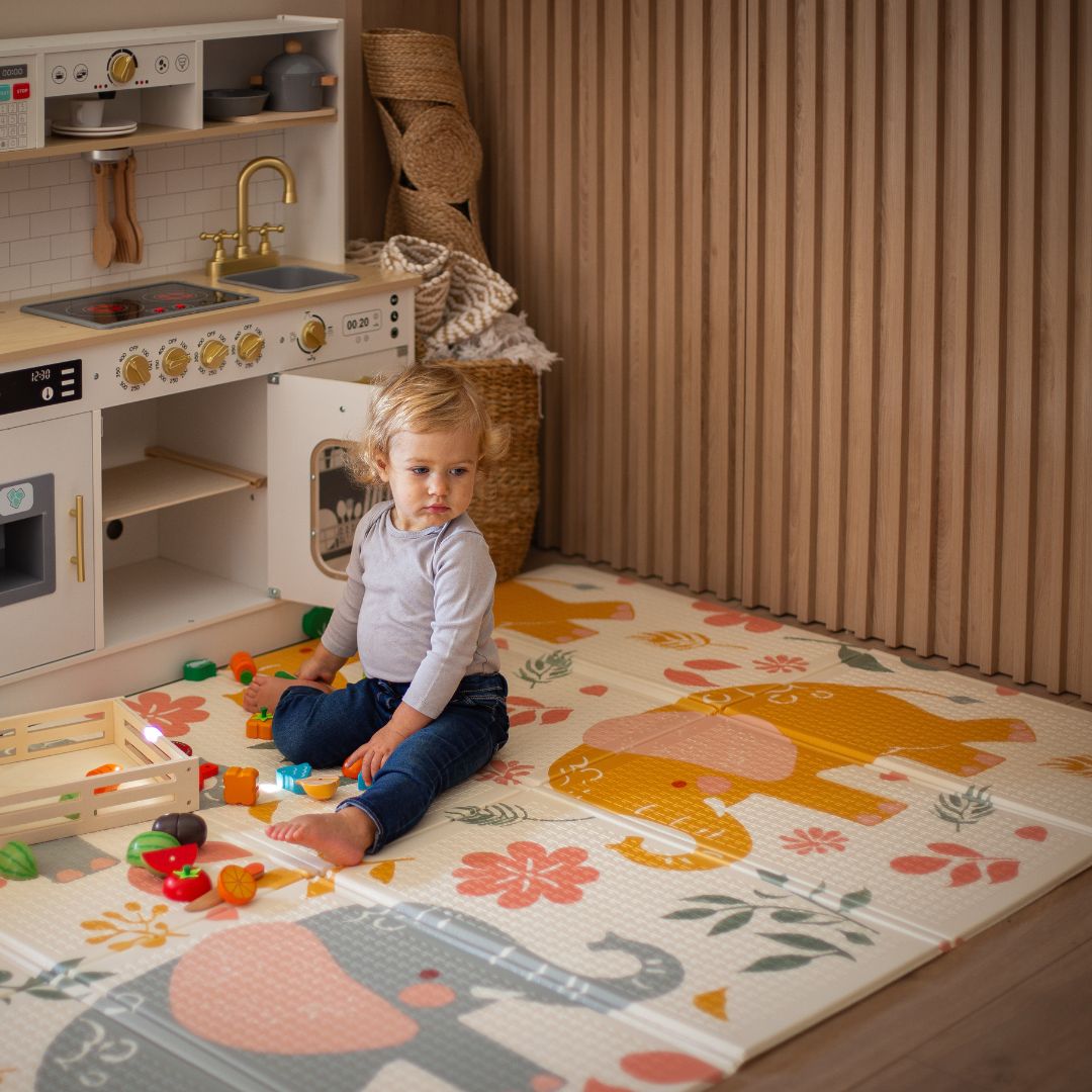 Dvipusis sulankstomas putplasčio kilimėlis 180 x 120 x 1 cm - Egzotiški drambliai / švelniai pilka