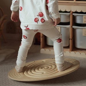 Medinė pusiausvyros lenta su labirintu ir kamuoliukais - balansavimo lenta