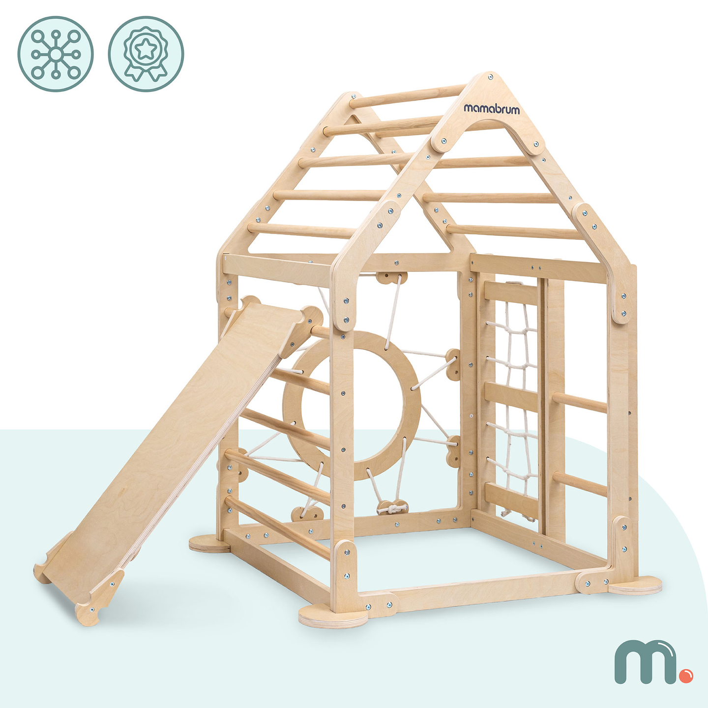 Medinė žaidimų aikštelė vaikams viduje – namelis su kopėčiomis ir čiuožykla